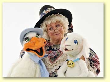 Photo of Mother Goose with her puppets Goosey and Lamby.